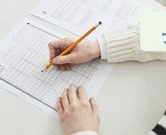 IELTS vs TOEFL: Hangisi Sizin İçin Doğru Seçim?, IELTS vs TOEFL, İngilizce kursu, TOEFL kursu, IELTS kursu, online İngilizce kursu, yabancı dil sınavı, İngilizce yeterlilik, uluslararası eğitim, yurtdışı eğitim, İngilizce sınav hazırlık